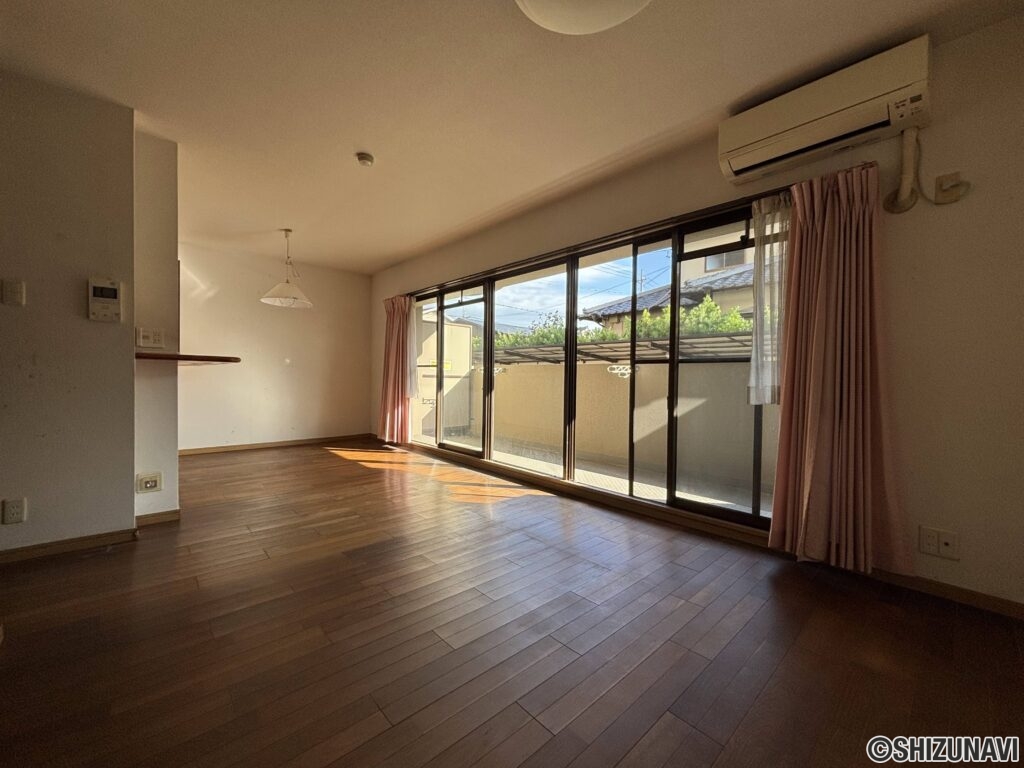 【LDK（リフォーム中）】