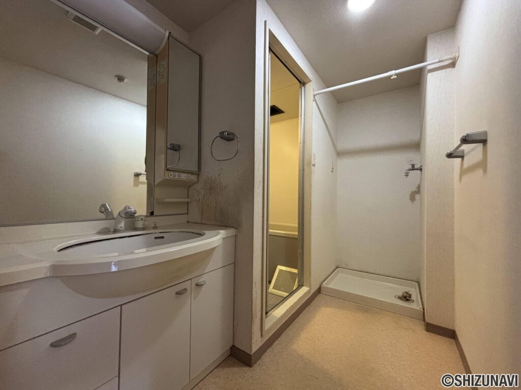 【洗面室（リフォーム中）】