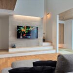 リビングは吹き抜けになっており暖かい日光が差し込みます