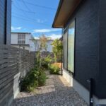 お隣との距離も確保されており日当たり良好です