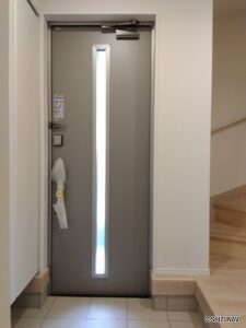 物件玄関内側からの写真です。