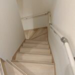 2階からの階段の写真です。