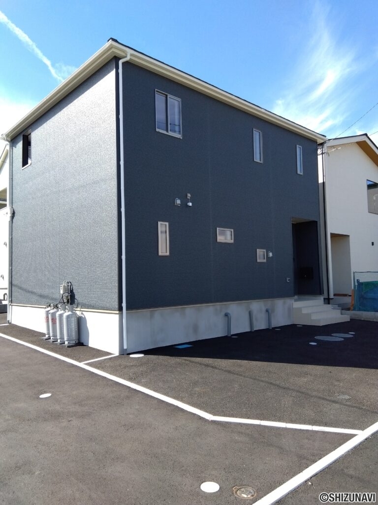 1号棟 物件東側からの写真です。