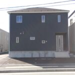 1号棟 物件正面からの写真です。