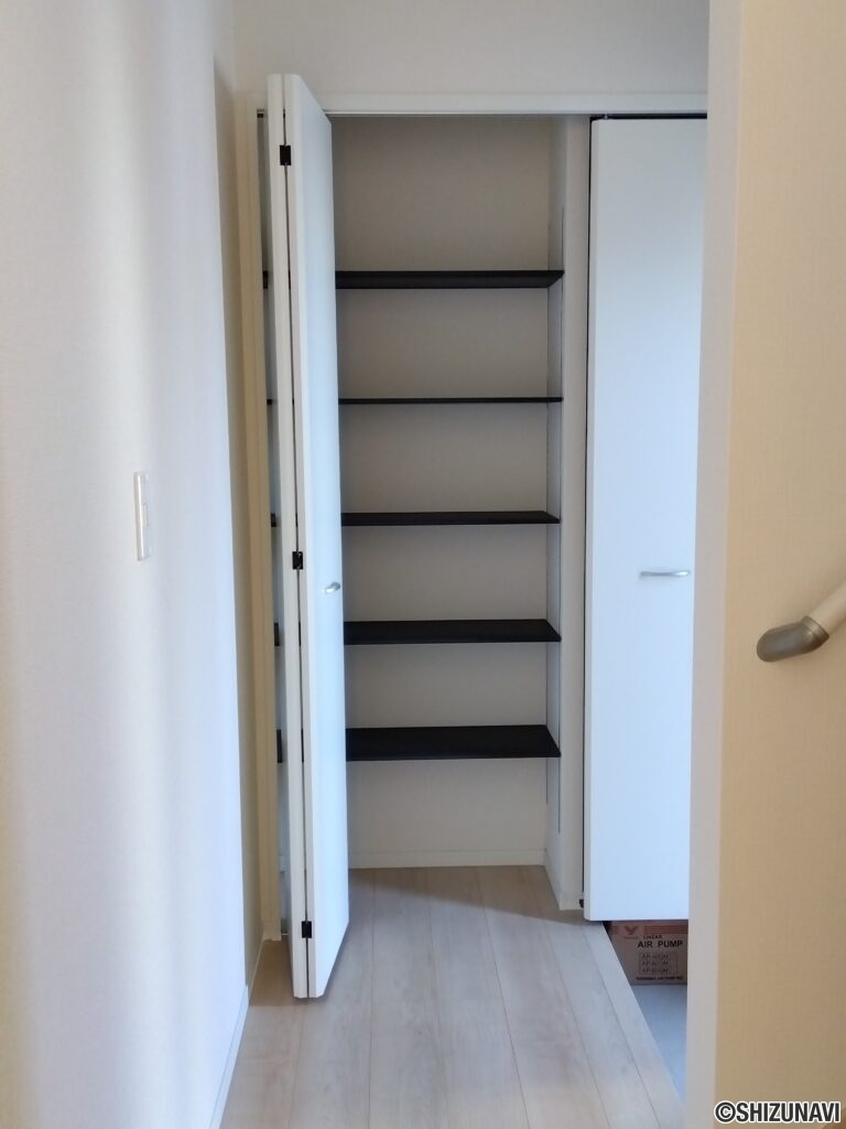 1号棟 玄関収納の写真です。