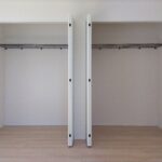 1号棟 1階リビング収納の写真です。