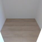 1号棟 2階寝室側のウォークインクローゼットの写真です。