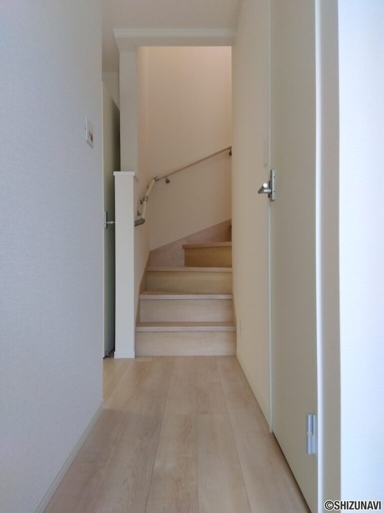 2号棟 1階廊下の写真です。