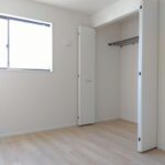 2号棟 2階洋室(6帖)の写真です。