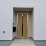 1号棟 玄関外側の写真です。