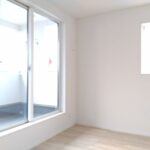 1号棟 2階洋室(バルコニー側4.5帖)の写真です。