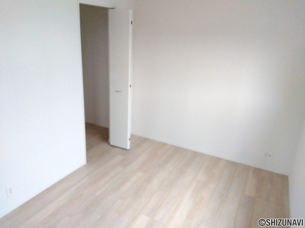 1号棟 2階洋室(6帖)の写真です。