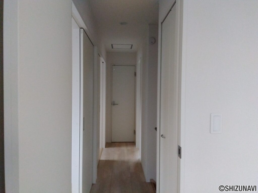 1号棟 2階廊下の写真です。