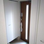 2号棟 1階玄関の写真です。