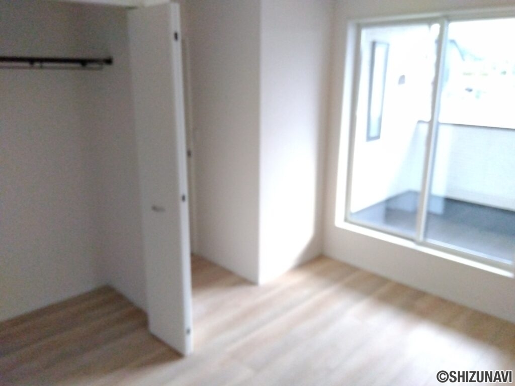 2号棟 2階洋室(6.5帖)の写真です。