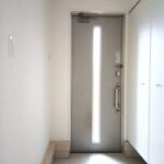1階 玄関の写真です。