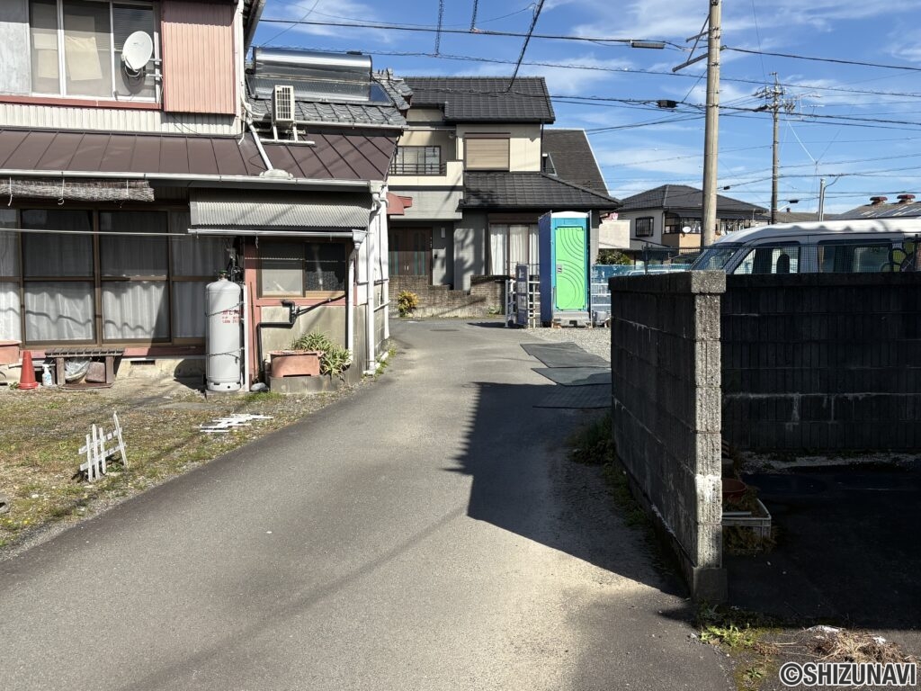 前面道路（南→北）