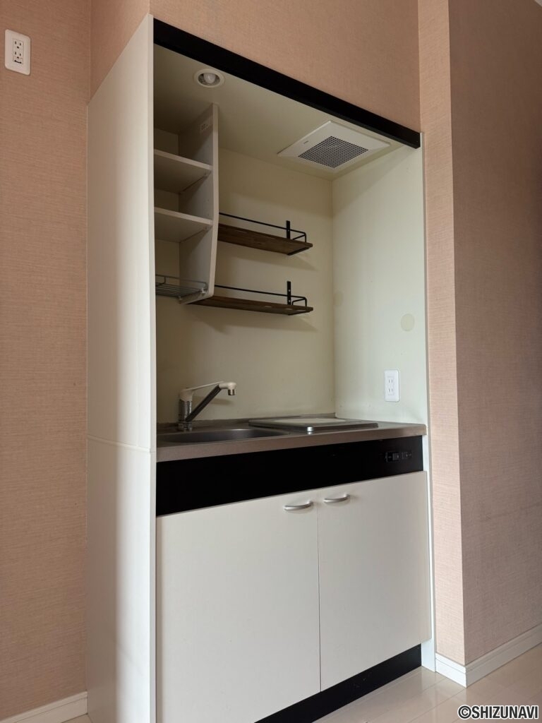 1階リビング　キッチンスペース