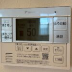 給湯パネル　リビング側