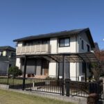 並列二台で駐車可能なカーポート付きの物件です。