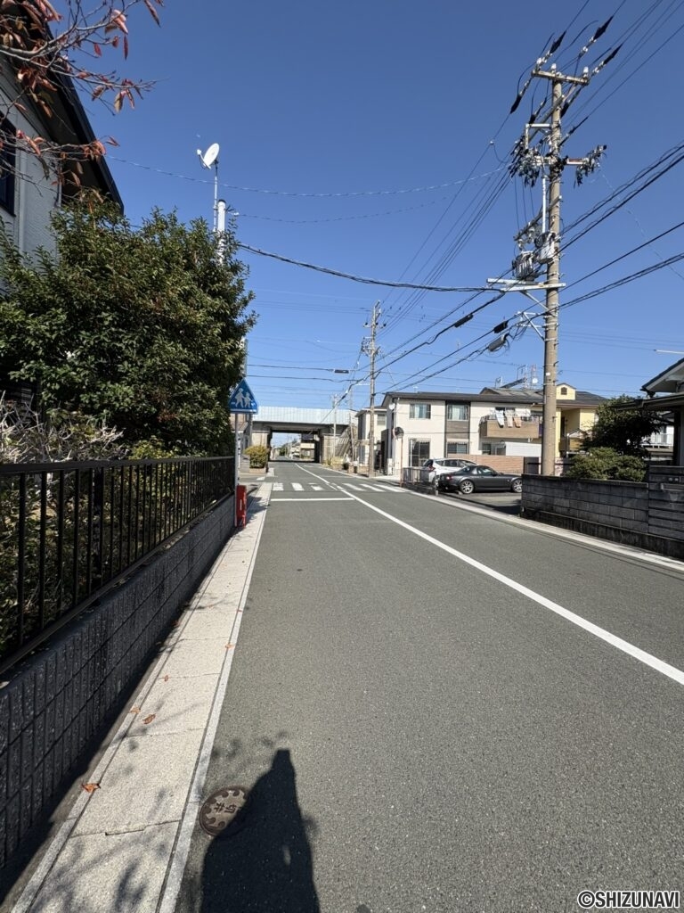 前面道路　北方面の様子です。