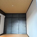 クロス、襖貼り替え済です