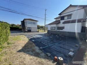 東側から撮影。