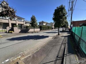 前面道路もゆったりしています。