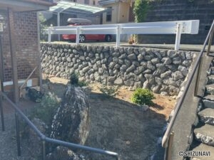 道路側約180センチの段差があります。