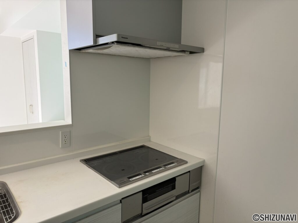 コンロとレンジフードのお写真です。