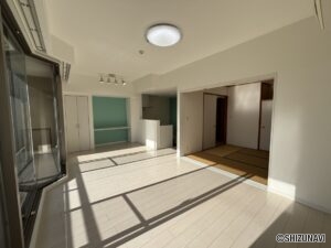 リビング・ダイニングの別角度のお写真です。