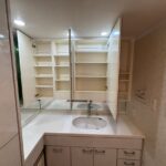 洗面台の収納のお写真です。収納が多いので、生活感を隠すことができます。