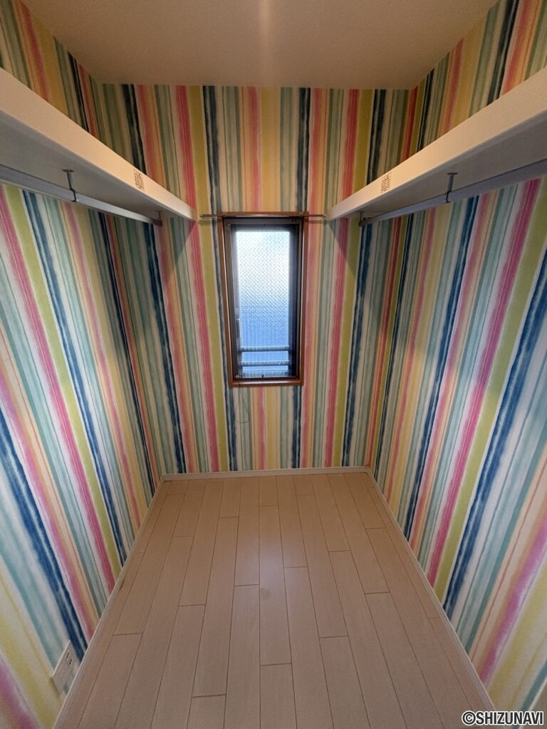 8.0畳にあるウォークインクローゼットのお写真です。