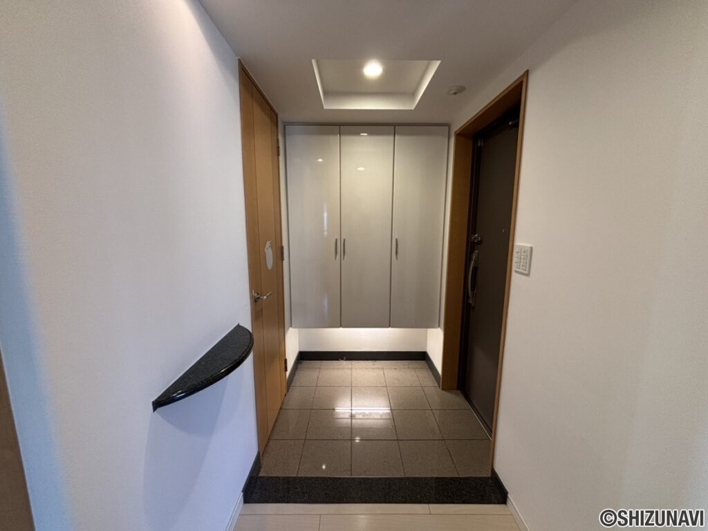 玄関のお写真です。