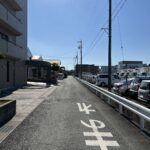 【西側前面道路】