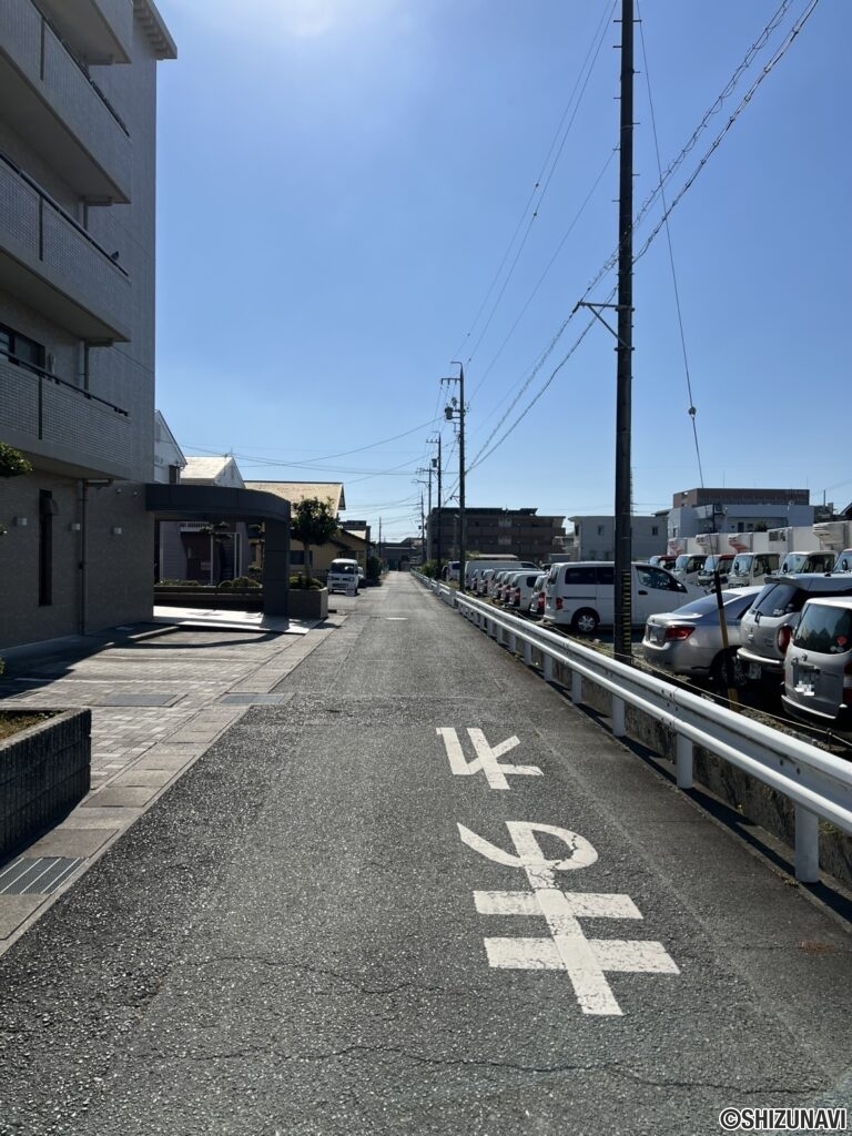 【西側前面道路】