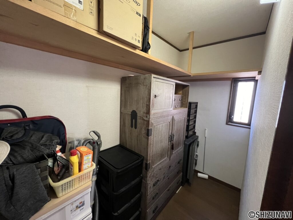 【納戸（西）】