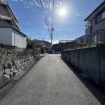 【西側前面道路（北から撮影）】