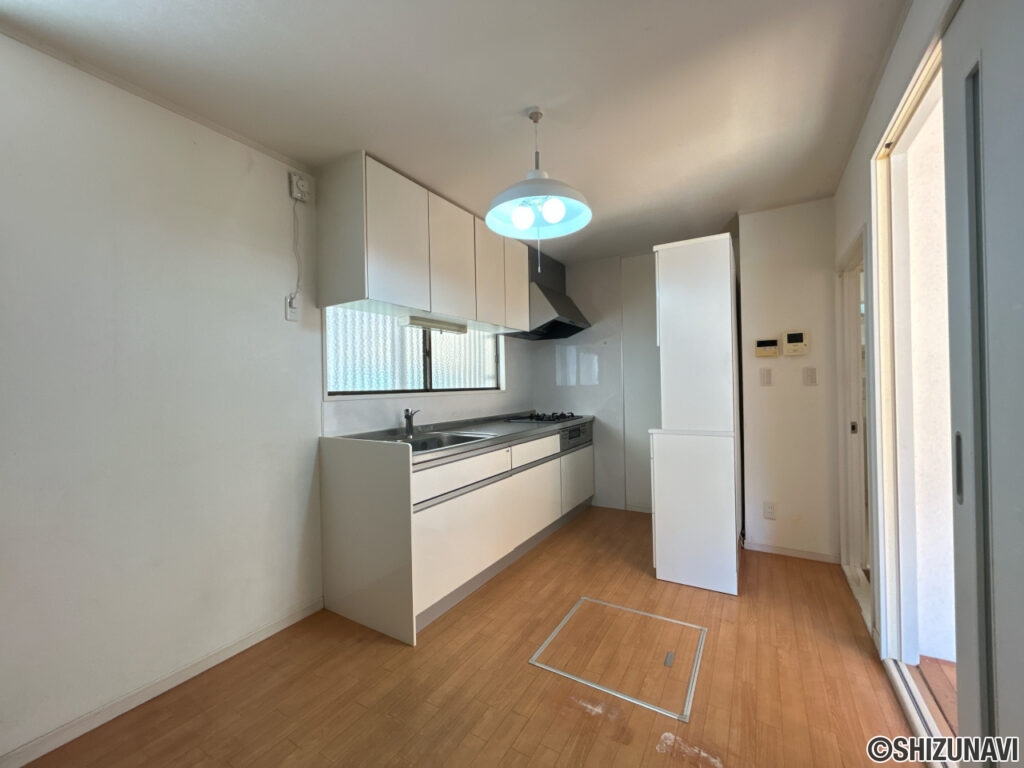 【リフォーム前／LDK】約15帖のLDKは広々としていて良いですね。