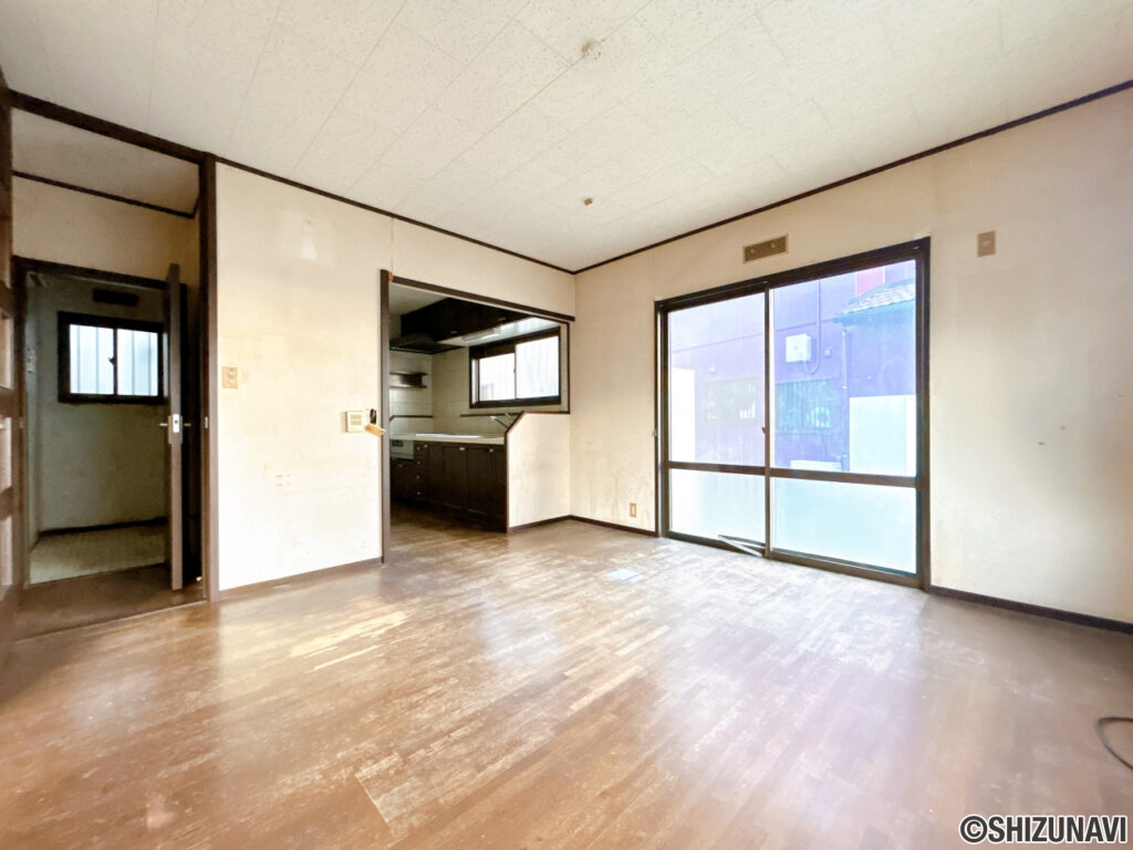 【リビングダイニング】