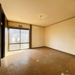 【リフォーム前／LDK】約20帖のLDKはダイニングとリビングで区分けされているので、家具配置や生活動線のイメージが分かりやすいですね。