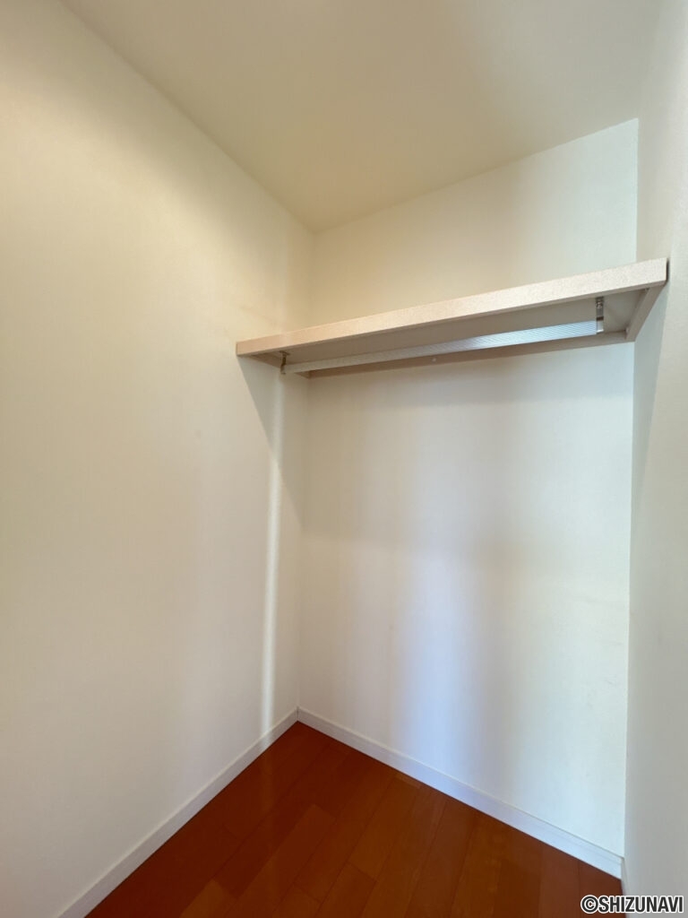 【洋室7帖ウォークインクローゼット】