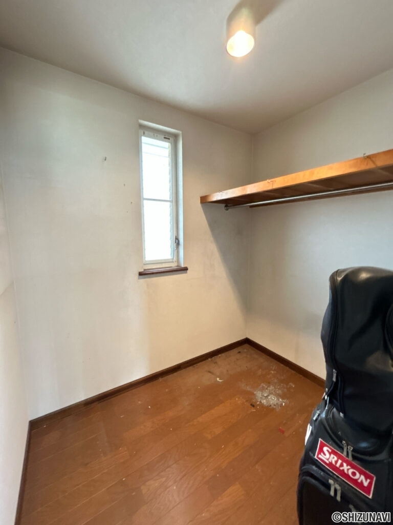 【2階東側洋室ウォークインクローゼット】