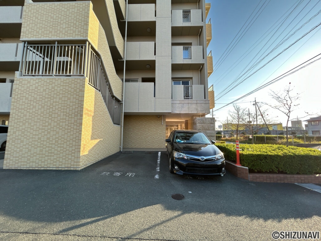 【敷地内駐車場】