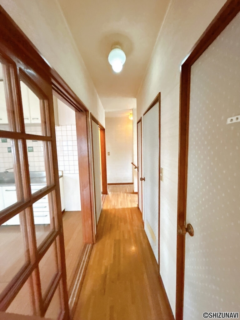 【２階廊下】