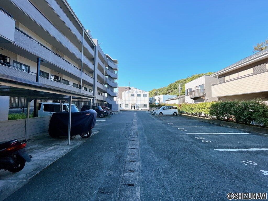 【駐車場】敷地内駐車場空きあり（月/6000円）