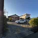 【駐車場】お車は並列4台駐車可能です。