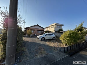 【駐車場】お車は並列4台駐車可能です。