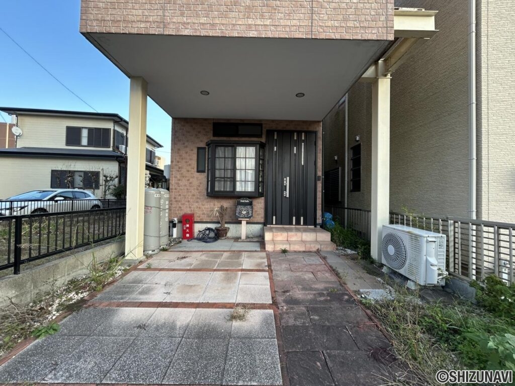 【駐車場】敷地内には1台駐車可能です。