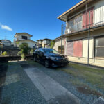 【リフォーム前／駐車場】駐車場は勾配の是正を行う予定です。